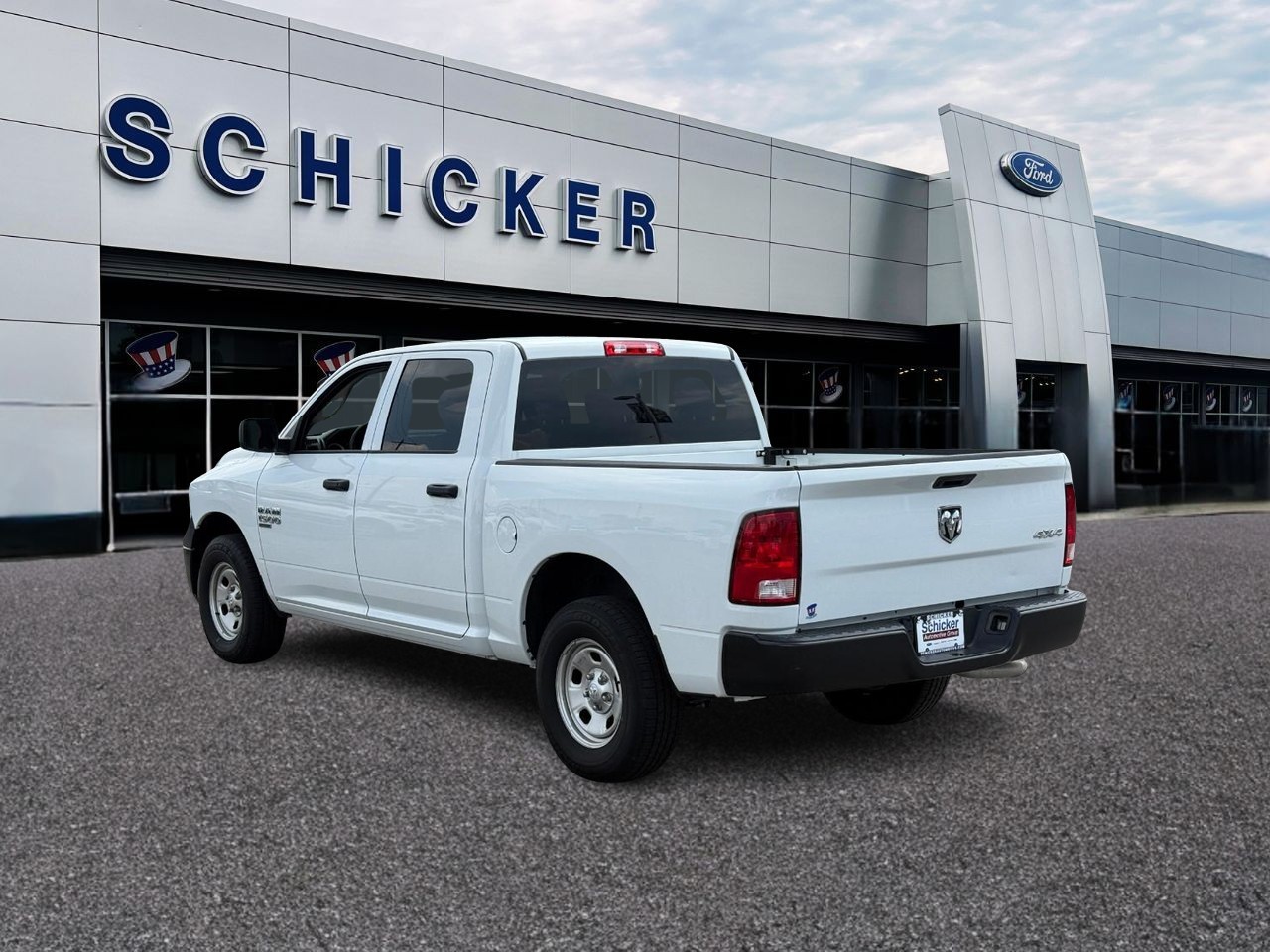 Ram 1500 Classic Vehicle Full-screen Gallery Image 03