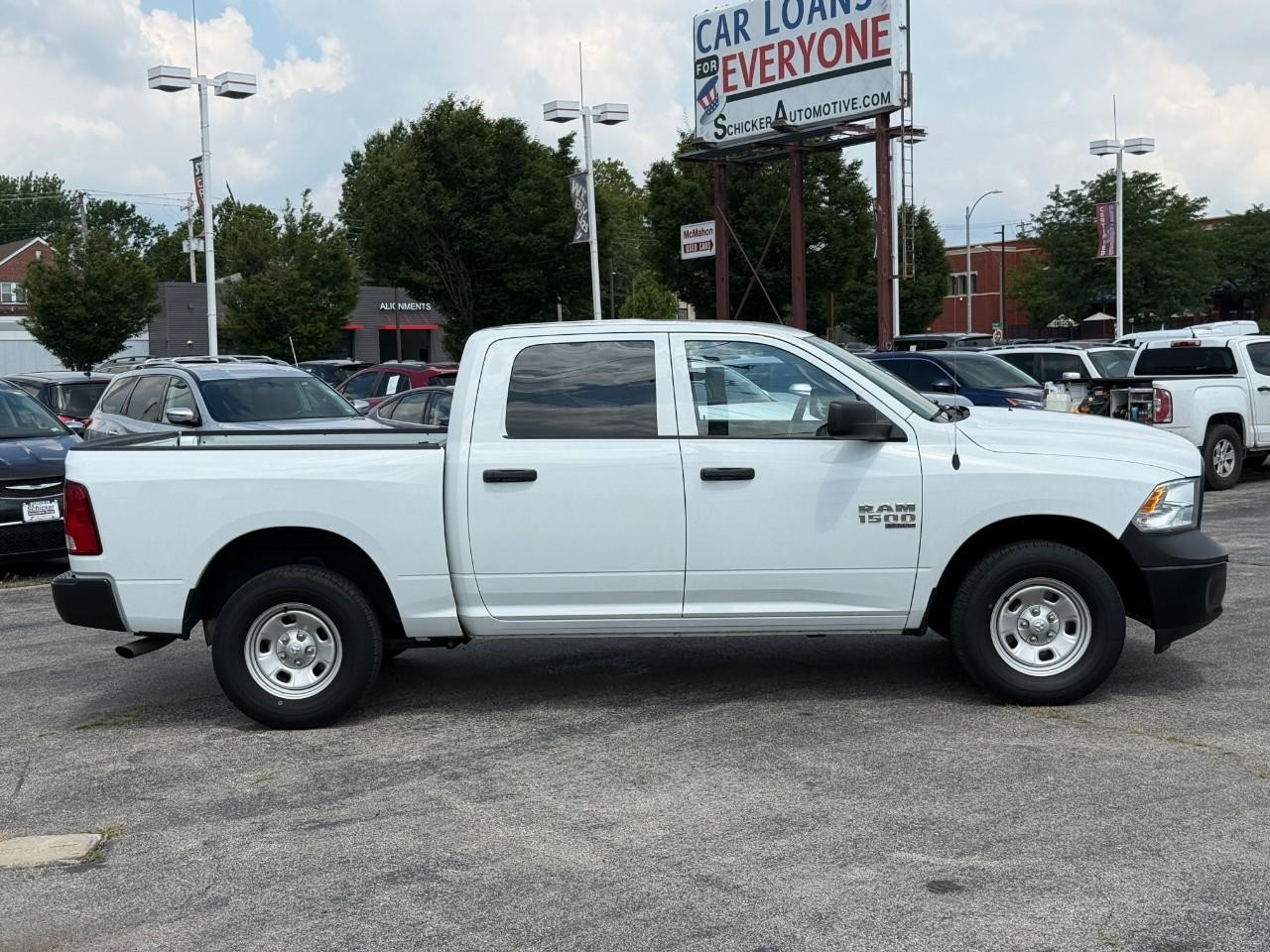 Ram 1500 Classic Vehicle Full-screen Gallery Image 05