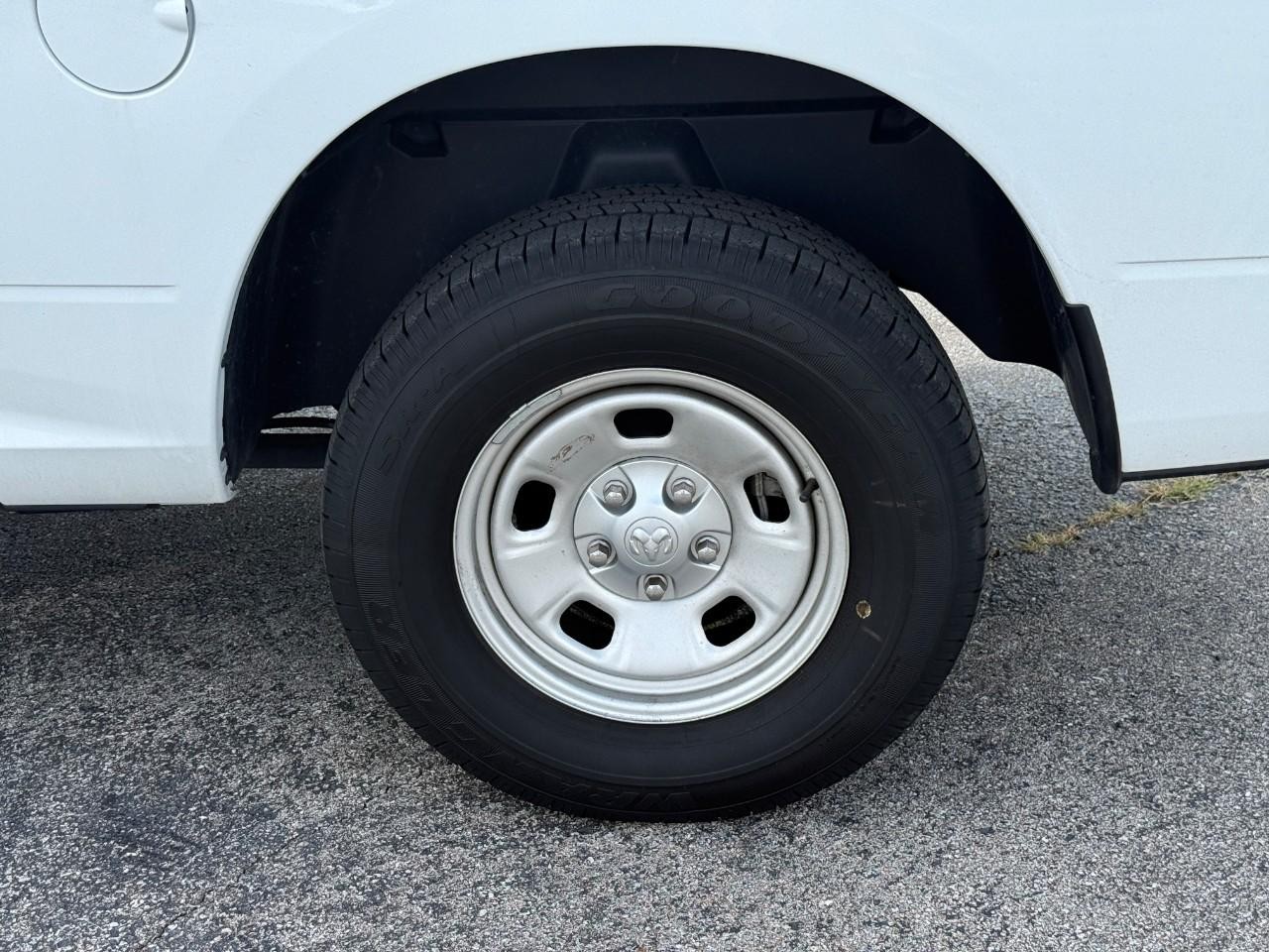 Ram 1500 Classic Vehicle Full-screen Gallery Image 06