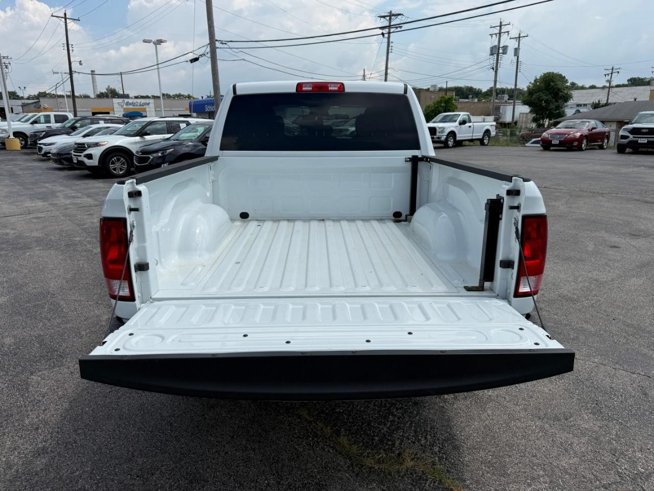 Ram 1500 Classic Vehicle Full-screen Gallery Image 07