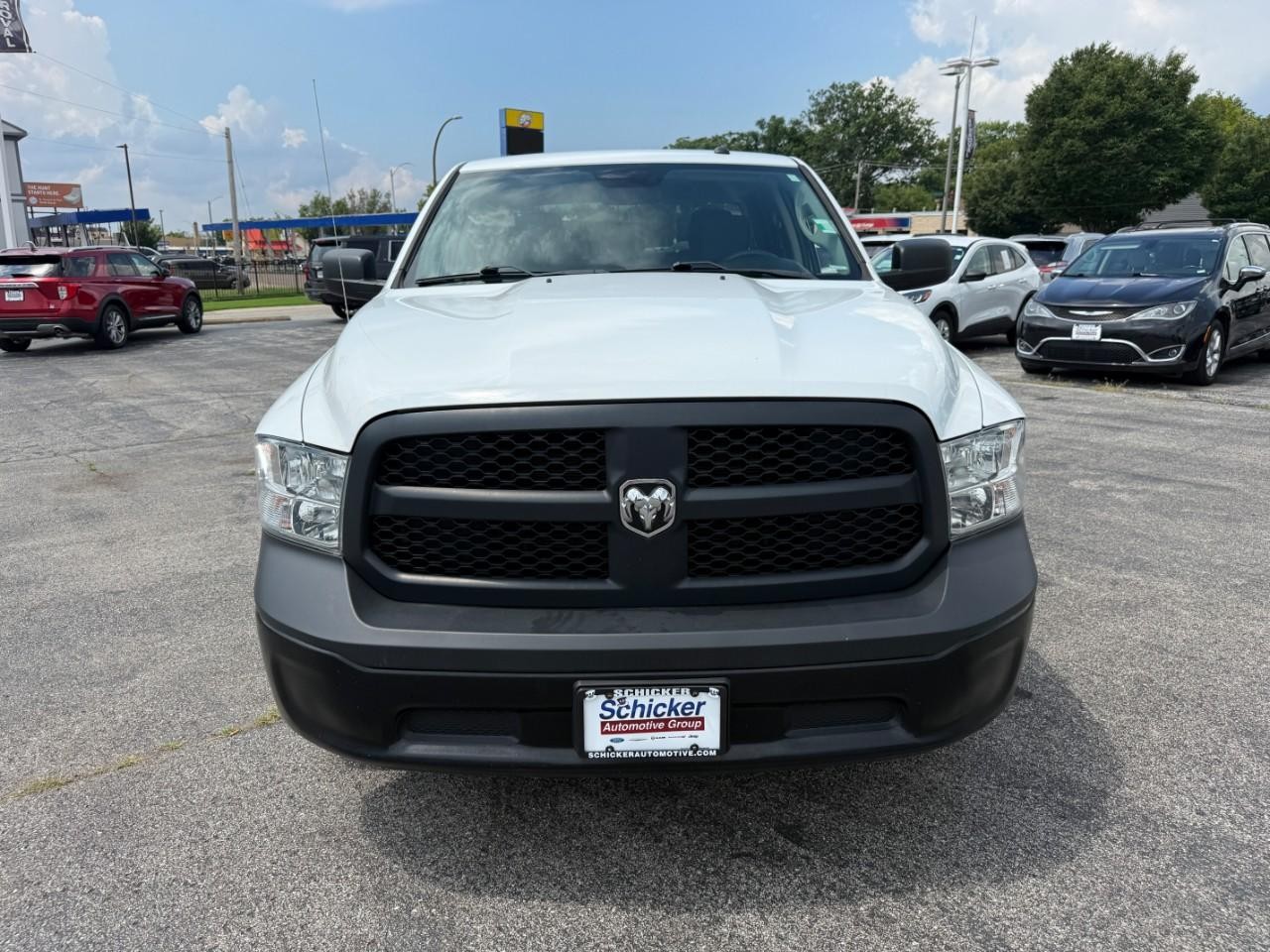 Ram 1500 Classic Vehicle Full-screen Gallery Image 09