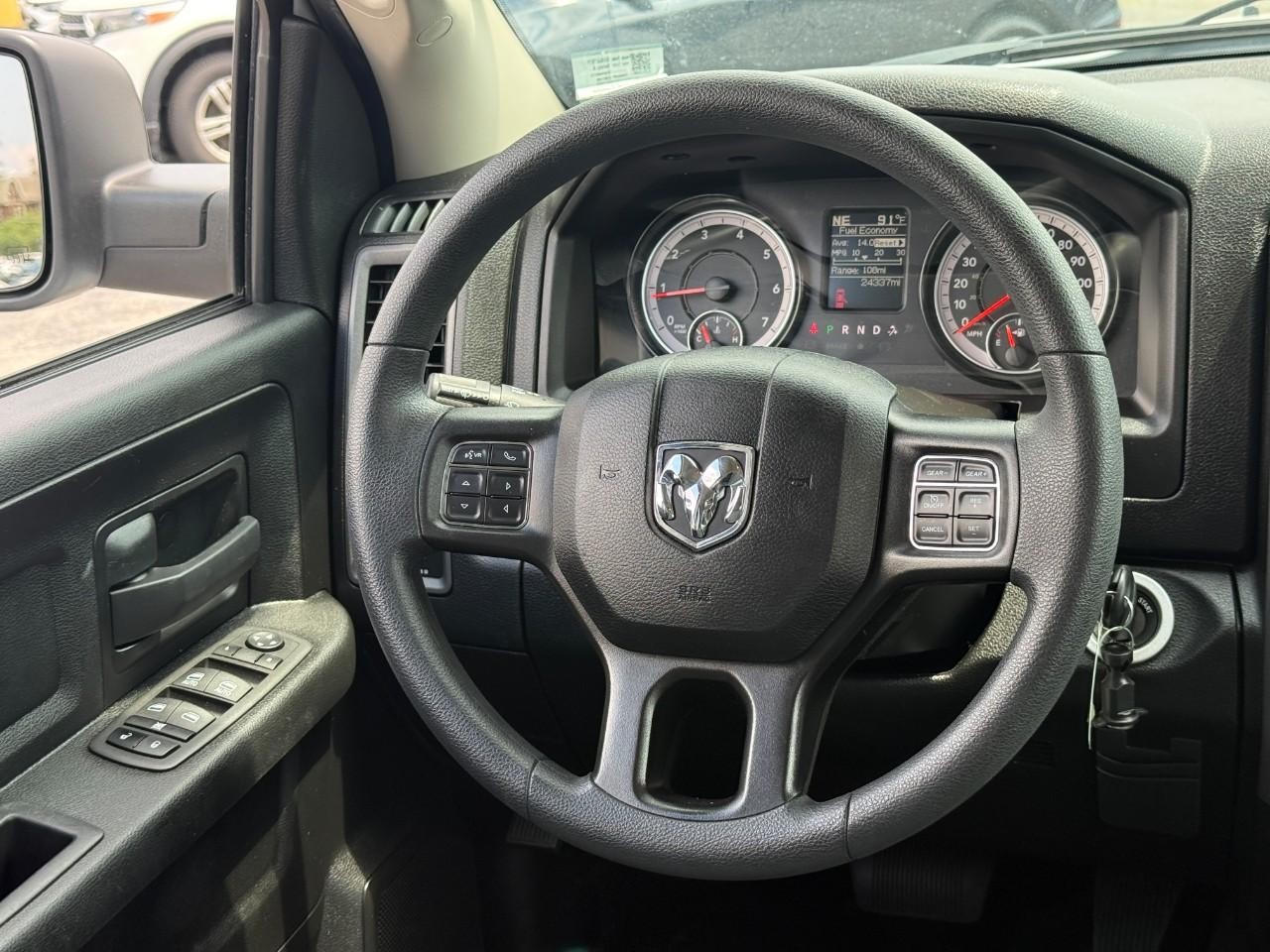 Ram 1500 Classic Vehicle Full-screen Gallery Image 12
