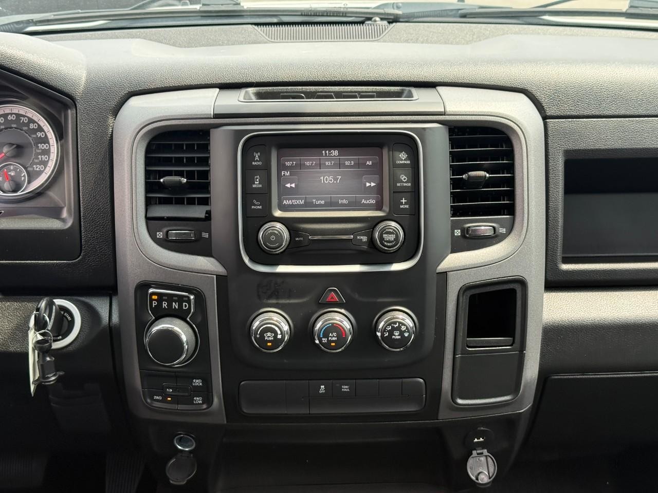 Ram 1500 Classic Vehicle Full-screen Gallery Image 13