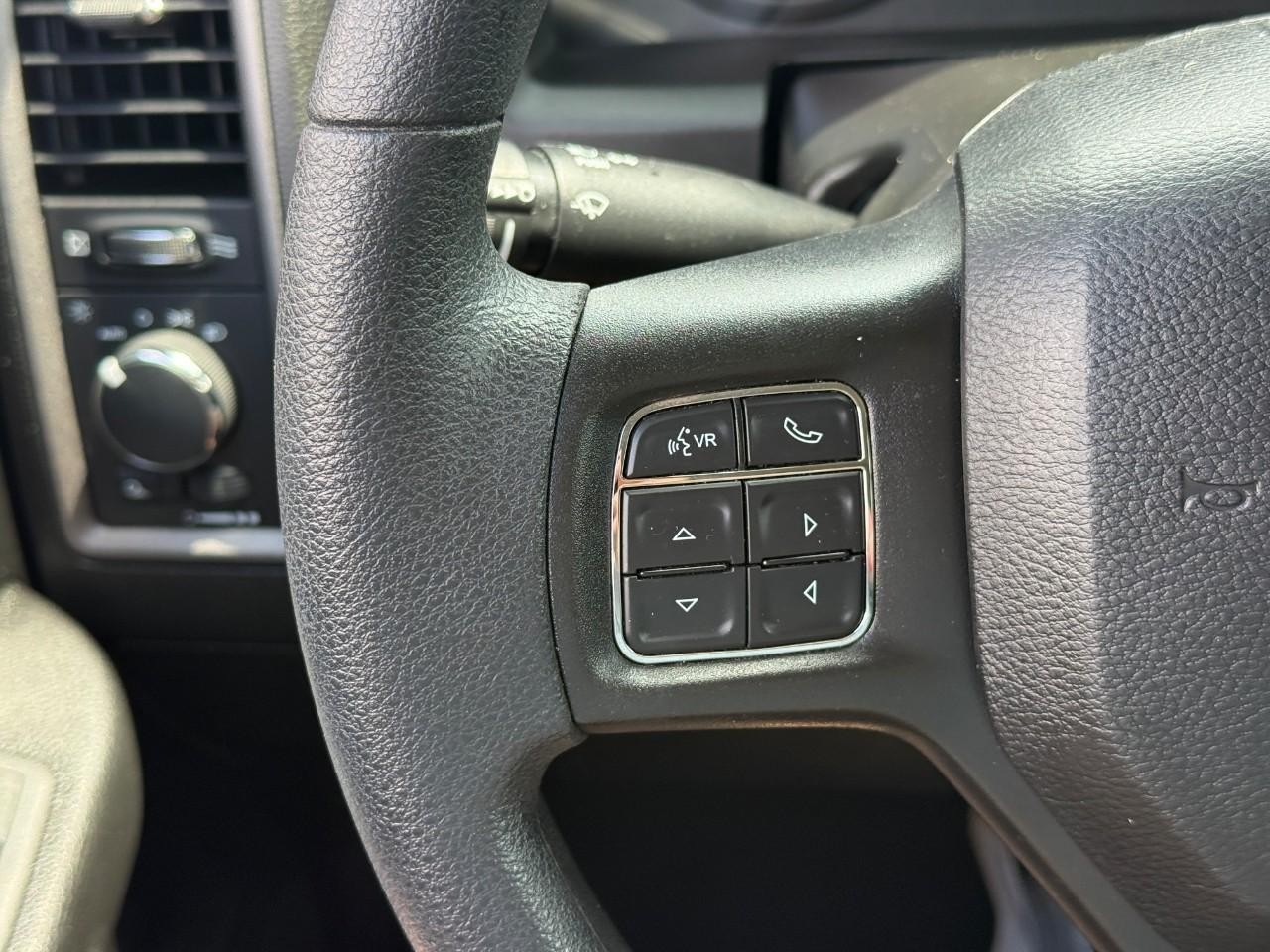 Ram 1500 Classic Vehicle Full-screen Gallery Image 17