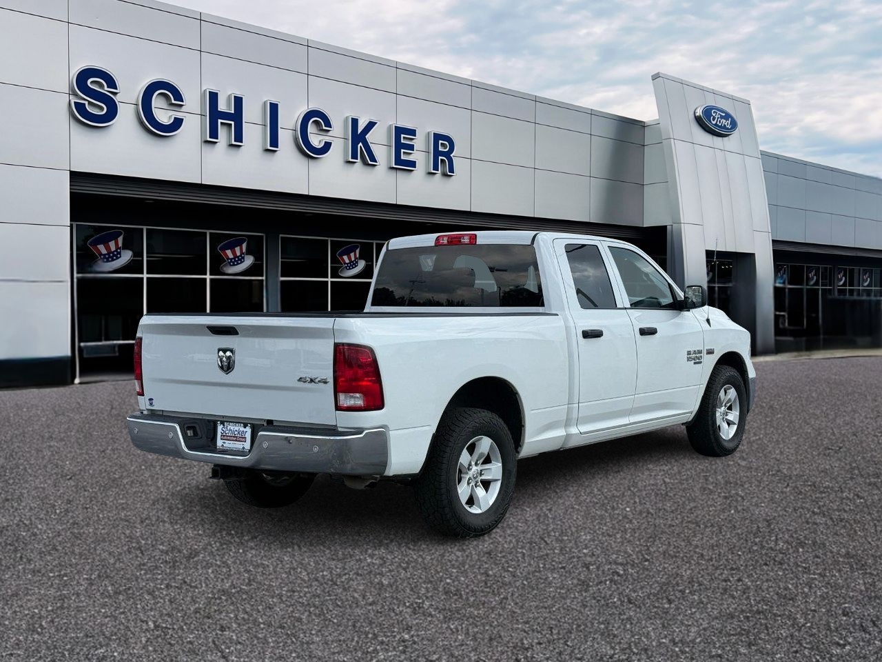 Ram 1500 Classic Vehicle Full-screen Gallery Image 02