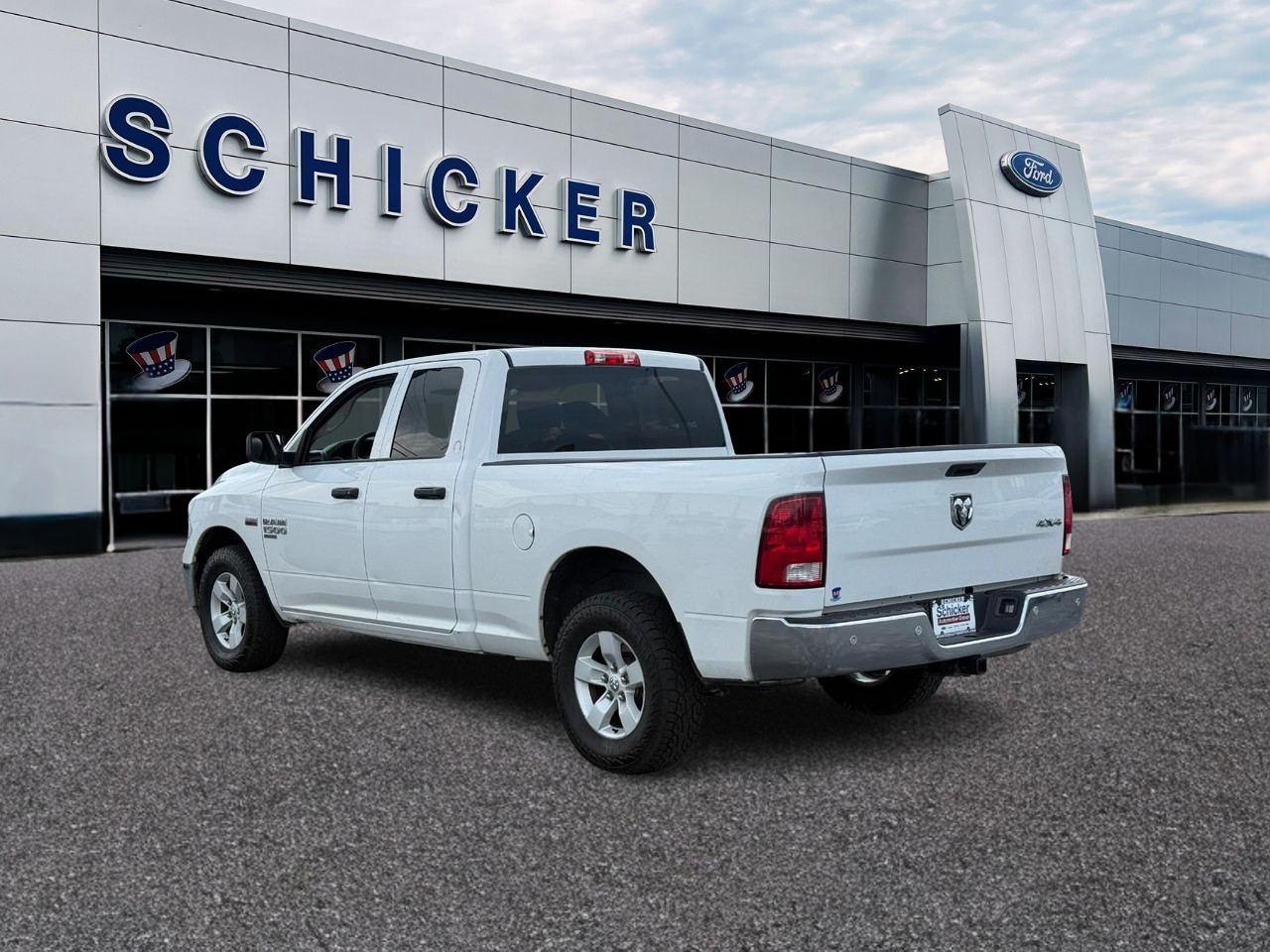 Ram 1500 Classic Vehicle Full-screen Gallery Image 03