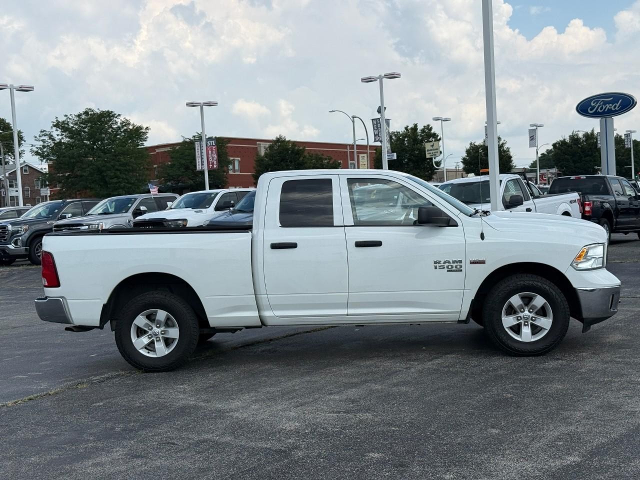 Ram 1500 Classic Vehicle Full-screen Gallery Image 05