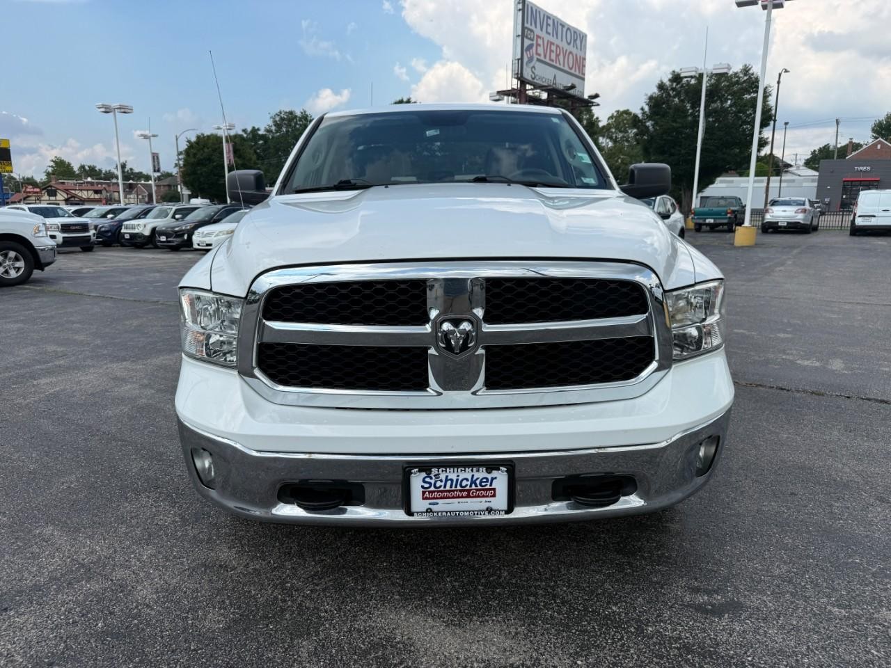 Ram 1500 Classic Vehicle Full-screen Gallery Image 09