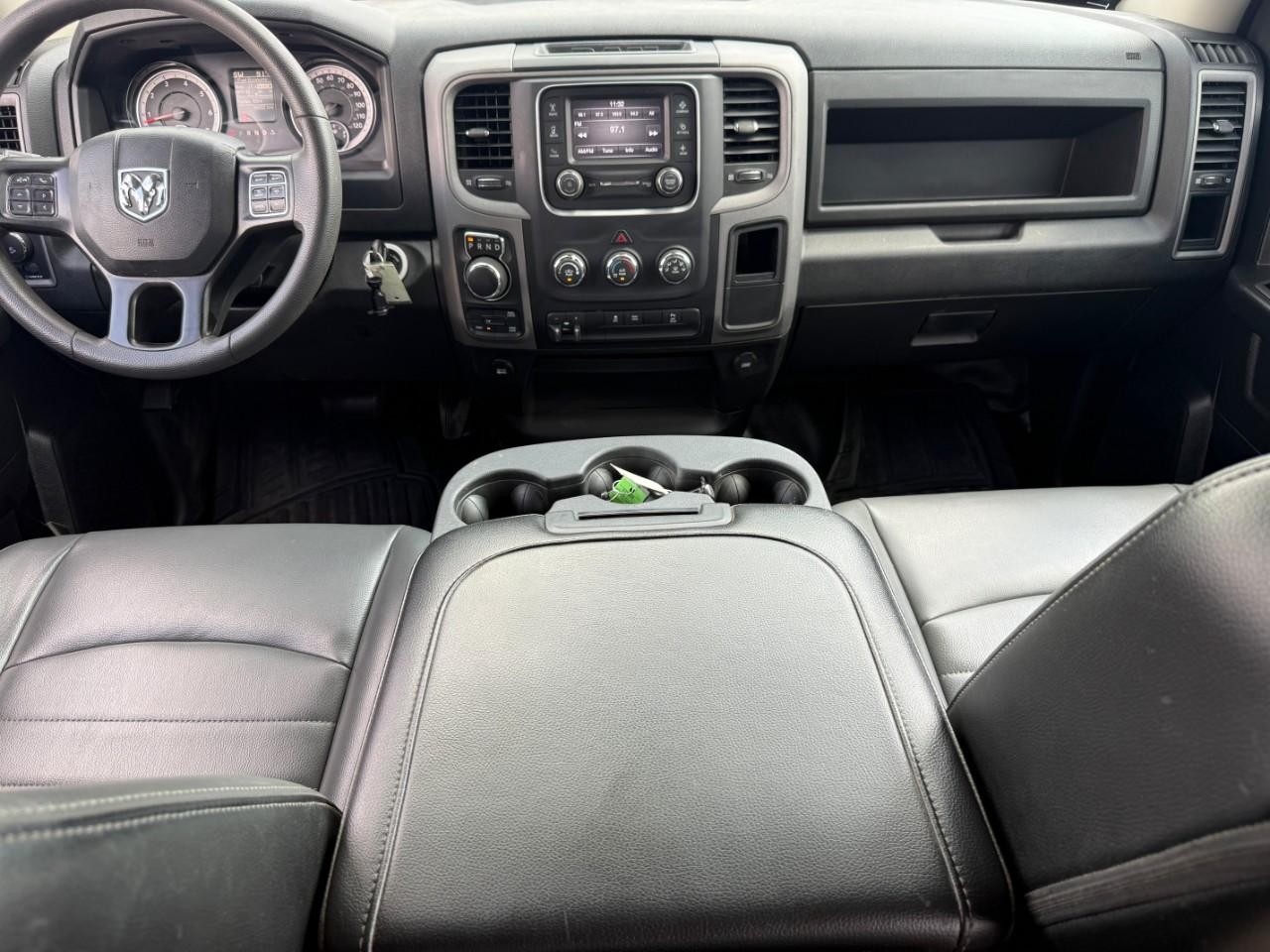 Ram 1500 Classic Vehicle Full-screen Gallery Image 11