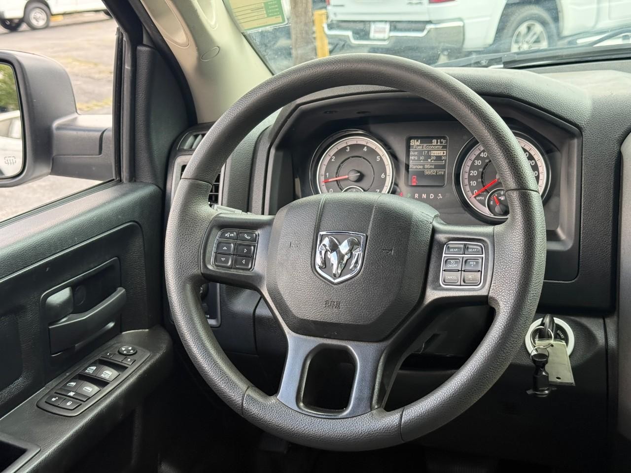 Ram 1500 Classic Vehicle Full-screen Gallery Image 12