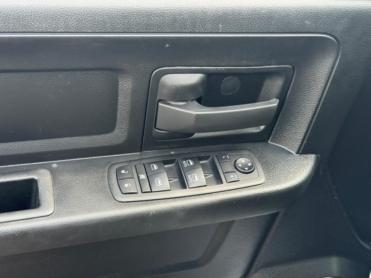 Ram 1500 Classic Vehicle Full-screen Gallery Image 15