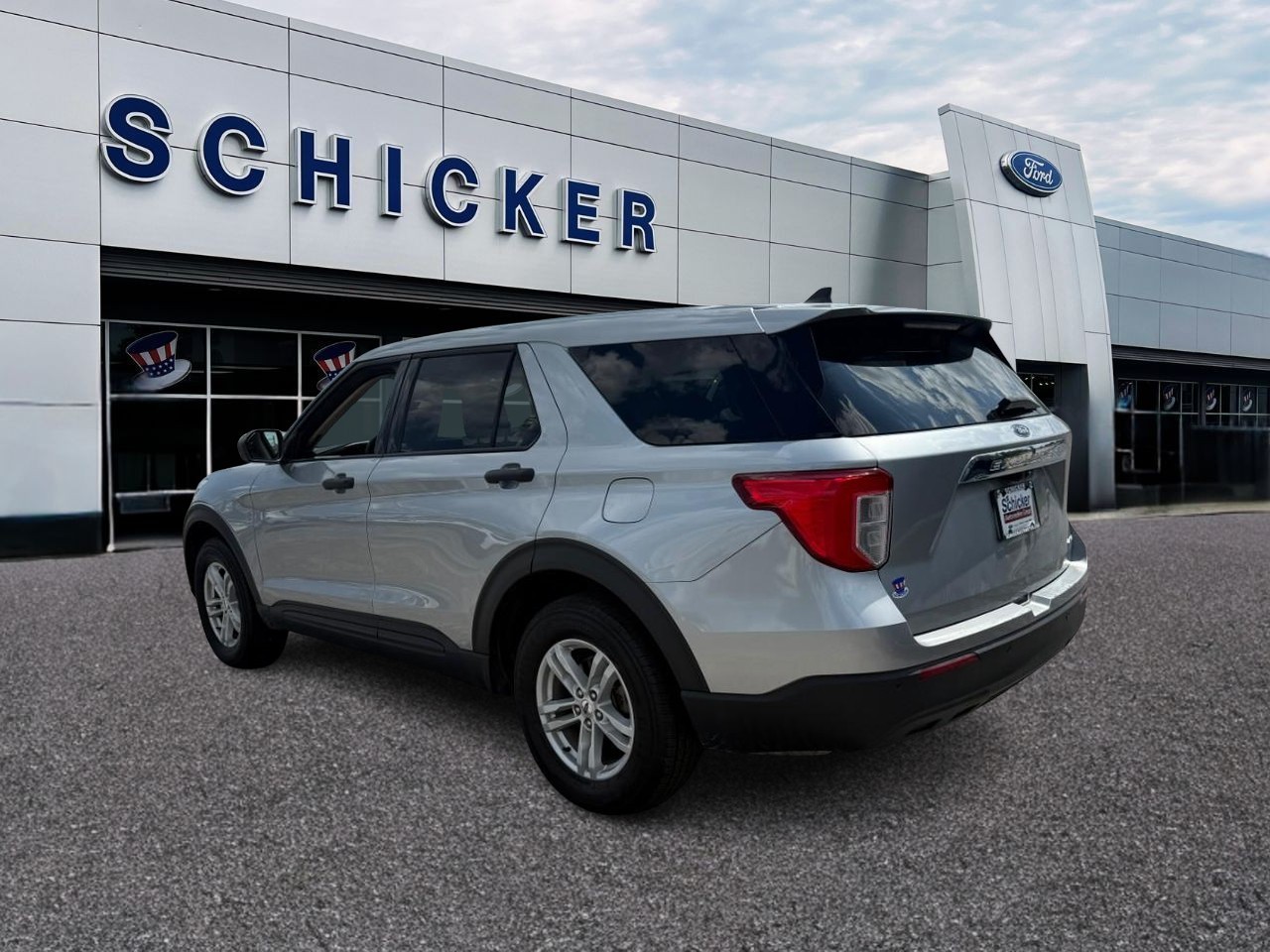 Ford Explorer Vehicle Full-screen Gallery Image 03