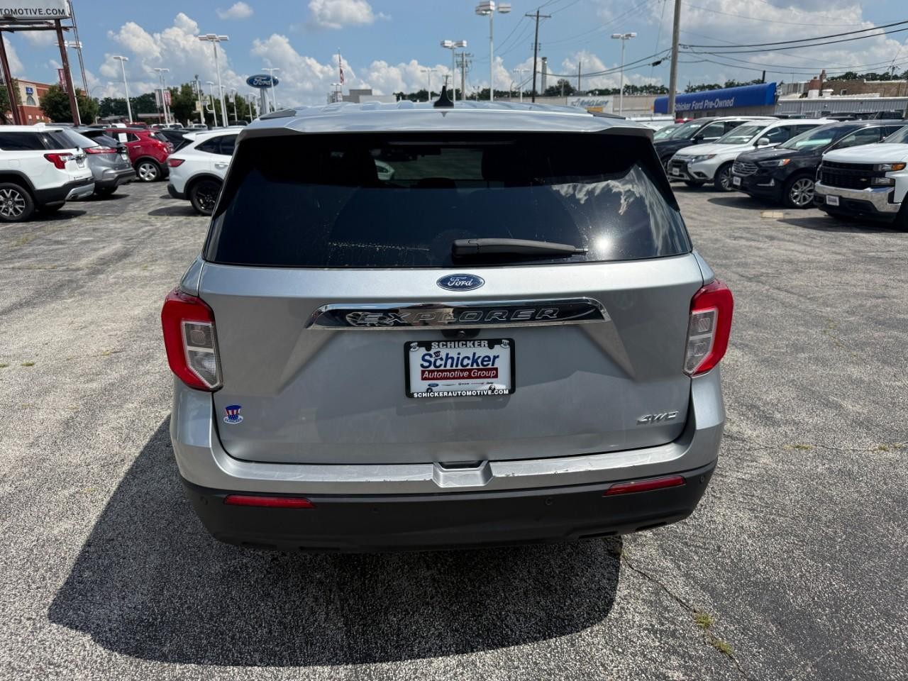 Ford Explorer Vehicle Full-screen Gallery Image 08