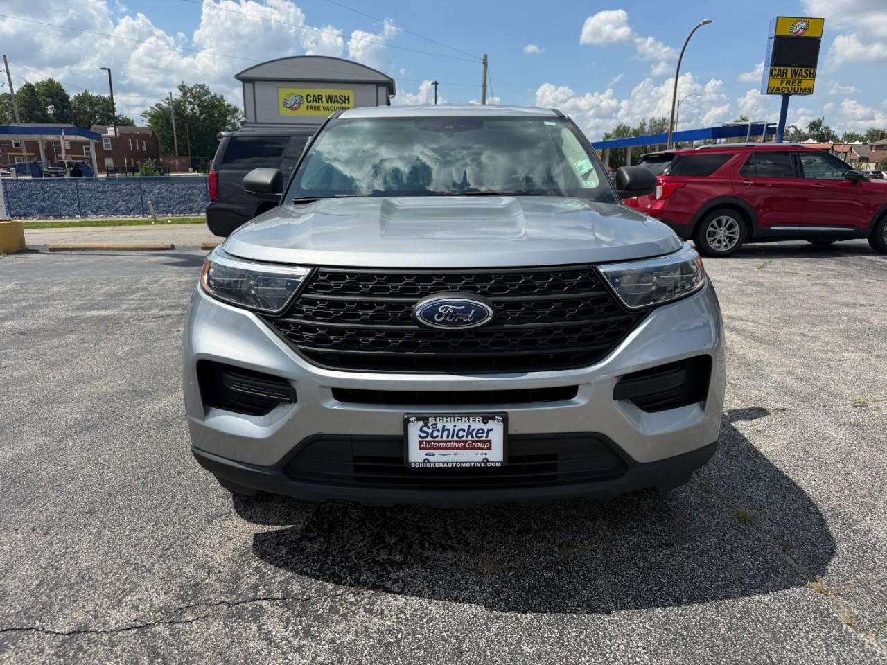 Ford Explorer Vehicle Full-screen Gallery Image 09