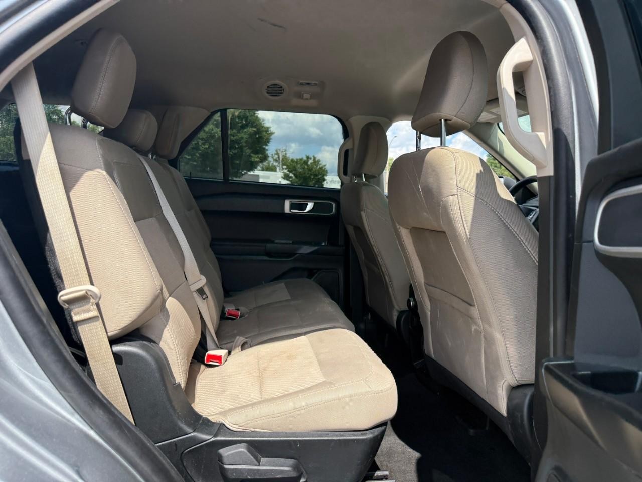 Ford Explorer Vehicle Full-screen Gallery Image 10