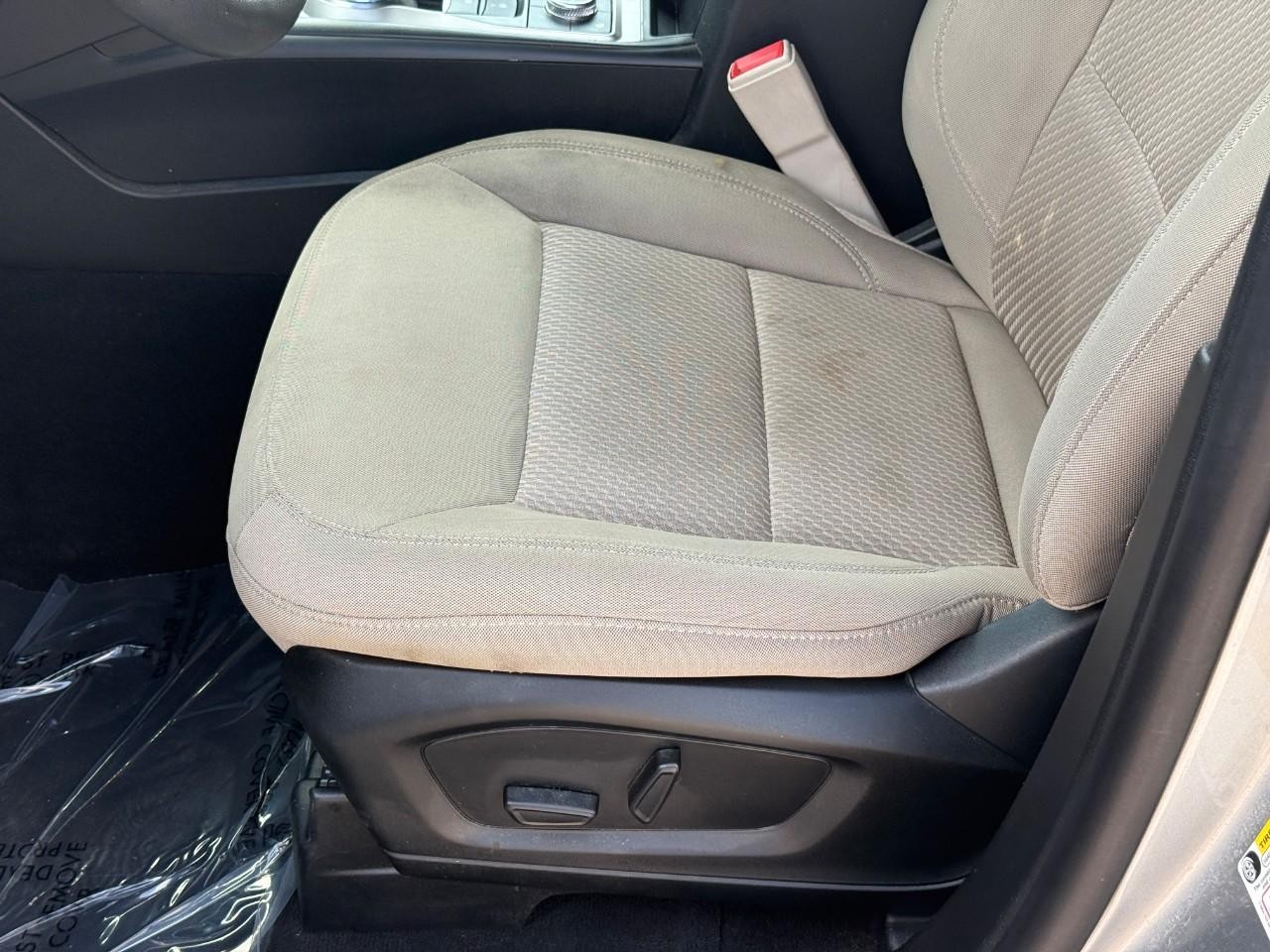 Ford Explorer Vehicle Full-screen Gallery Image 16