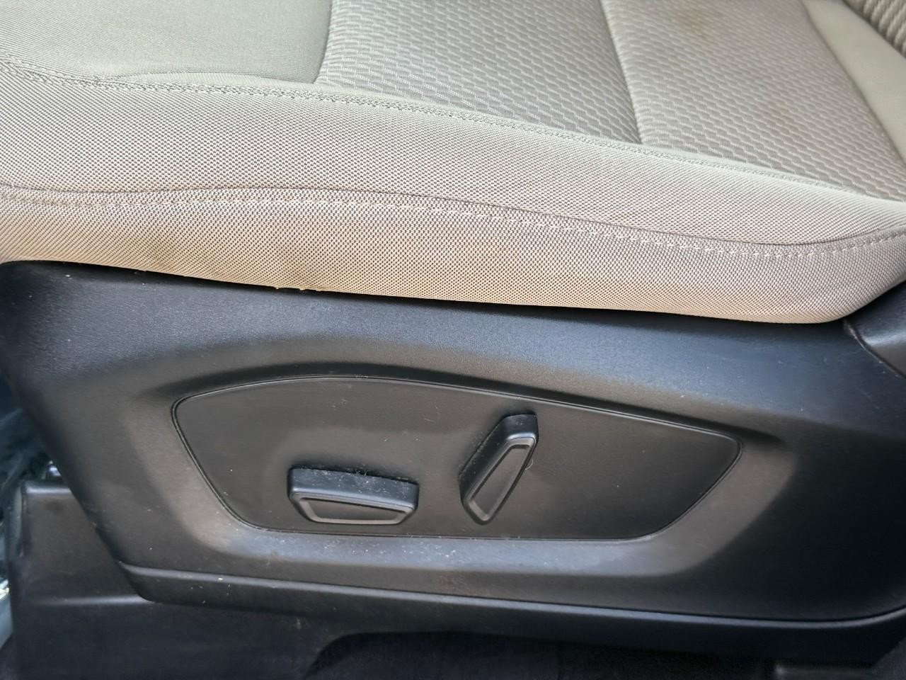 Ford Explorer Vehicle Full-screen Gallery Image 17