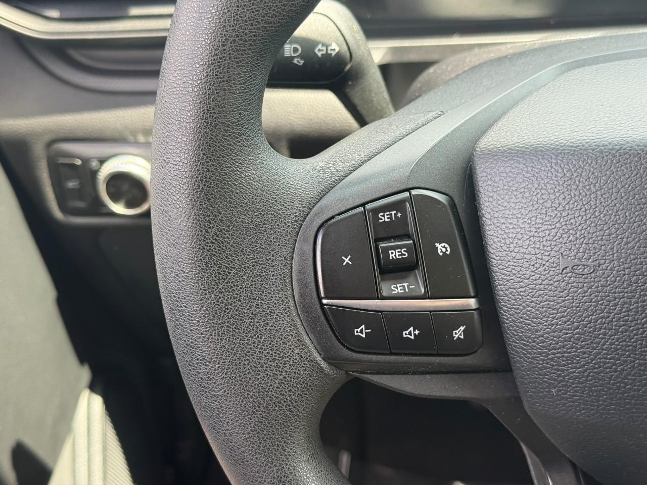 Ford Explorer Vehicle Full-screen Gallery Image 18