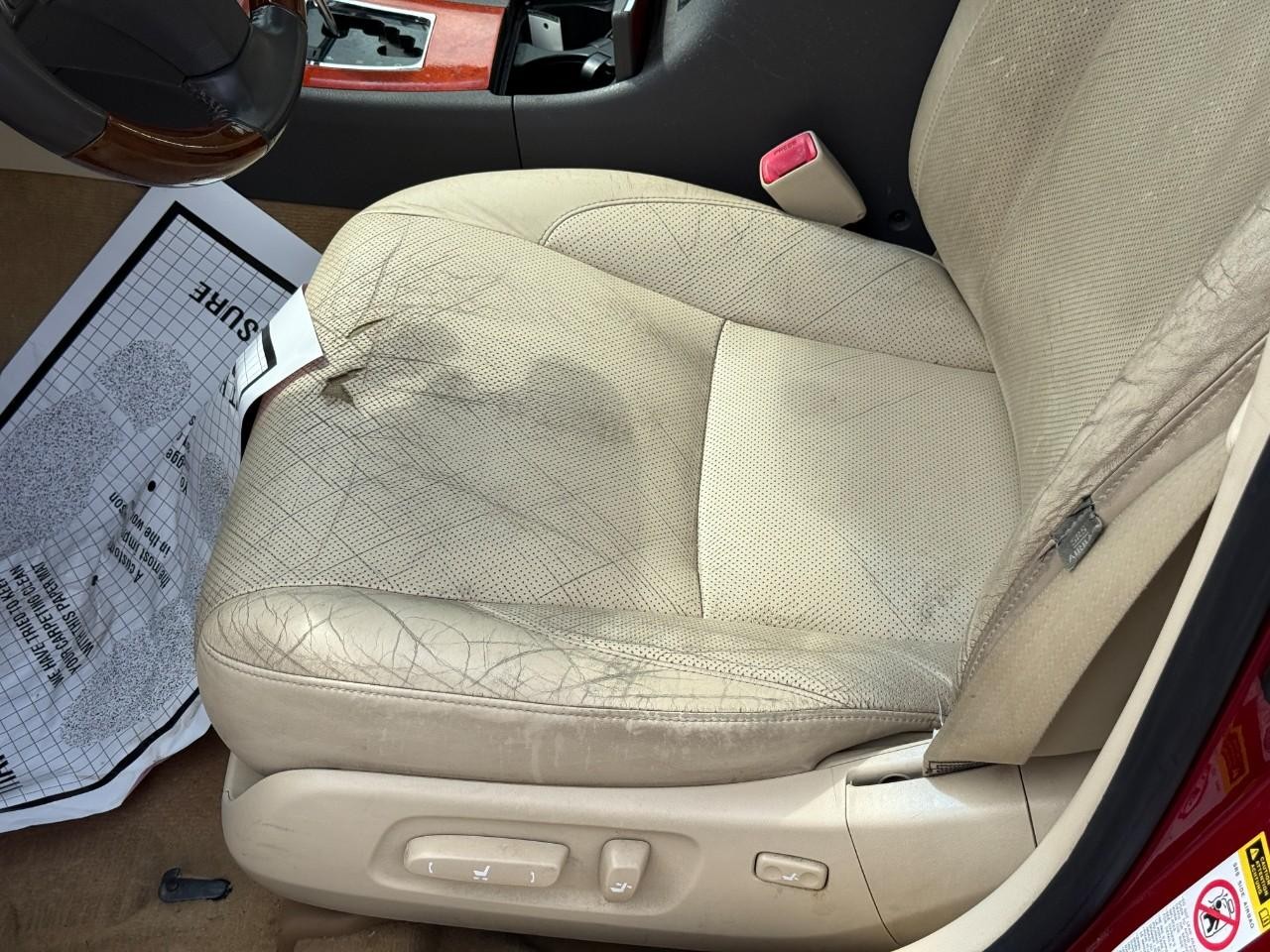 Lexus ES 350 Vehicle Full-screen Gallery Image 16
