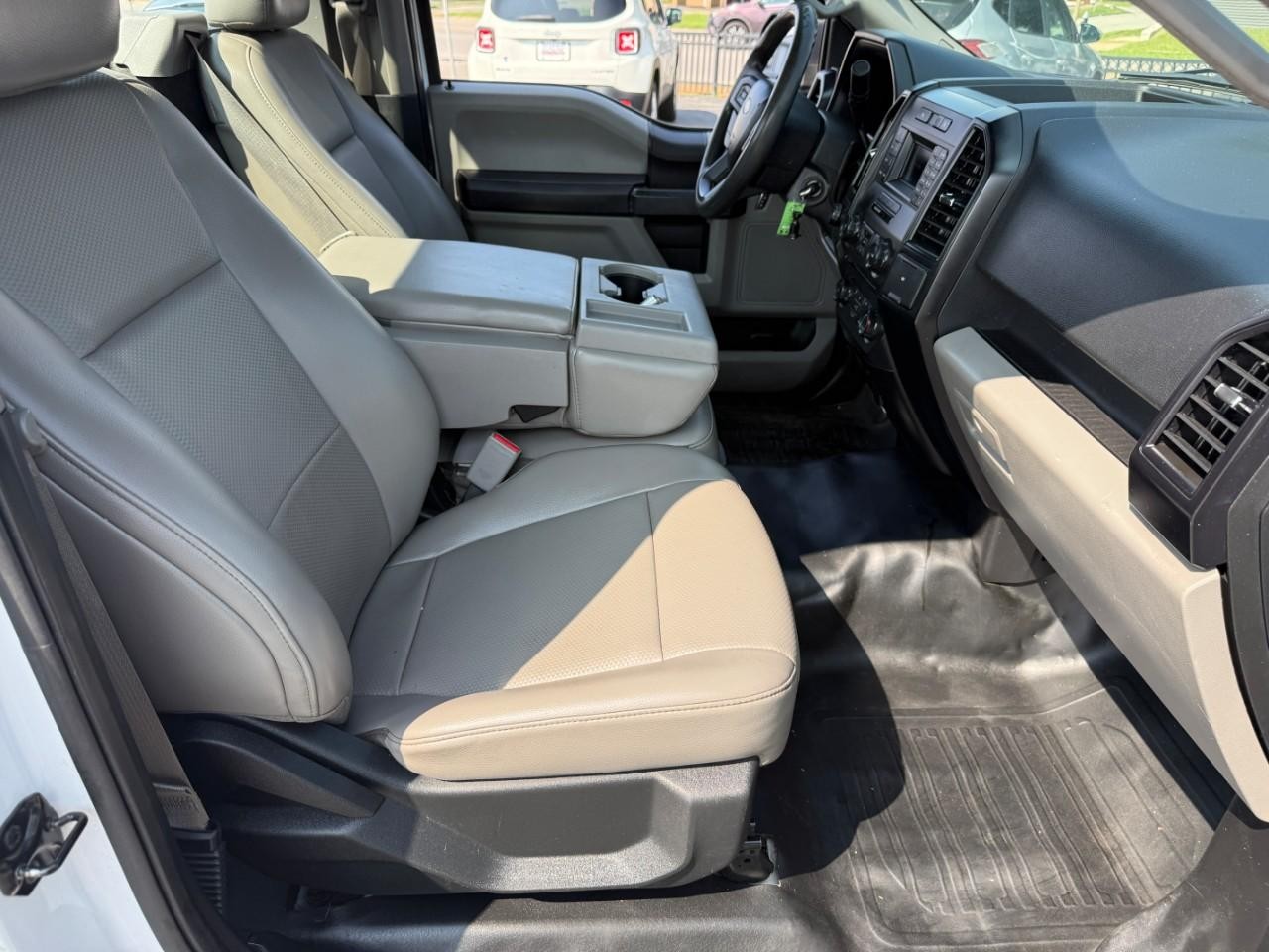 Ford F-150 Vehicle Full-screen Gallery Image 10