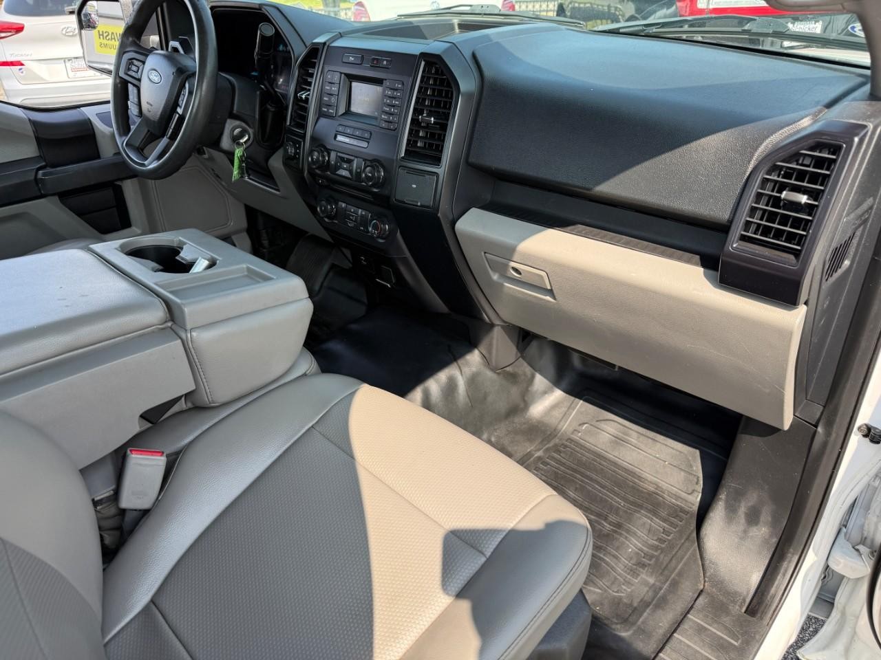Ford F-150 Vehicle Full-screen Gallery Image 11