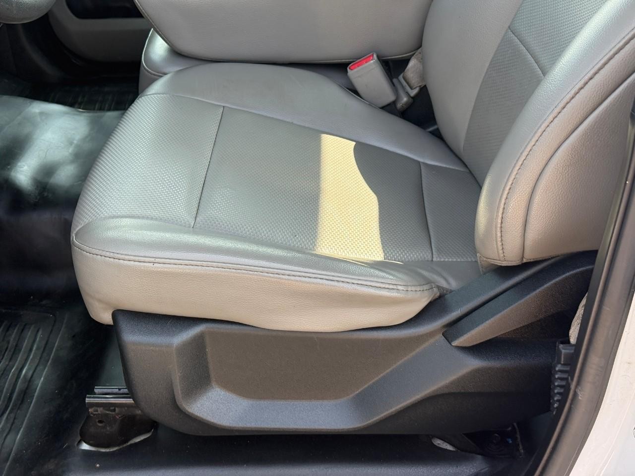 Ford F-150 Vehicle Full-screen Gallery Image 13