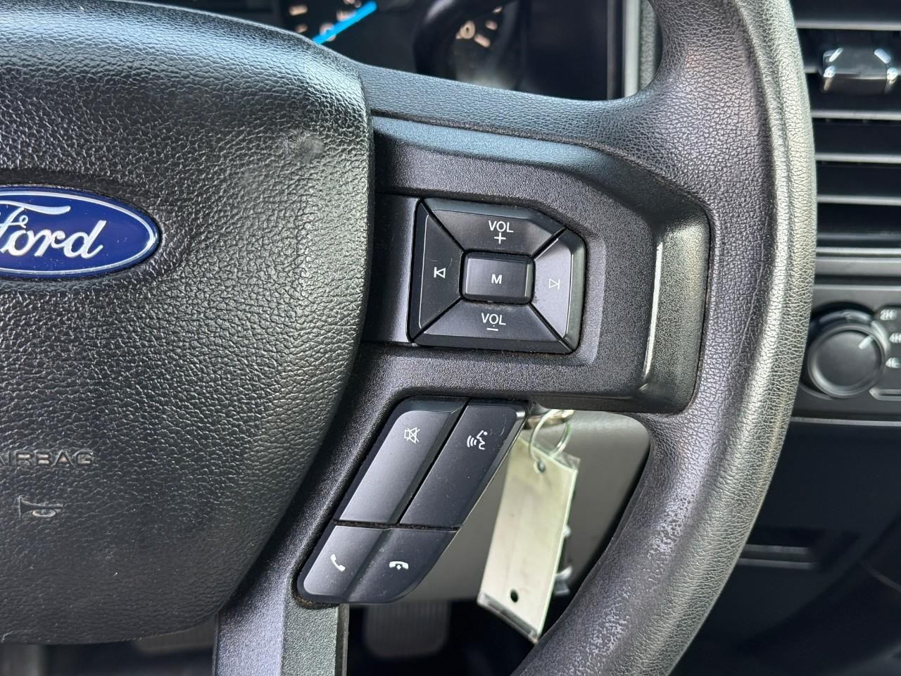 Ford F-150 Vehicle Full-screen Gallery Image 15