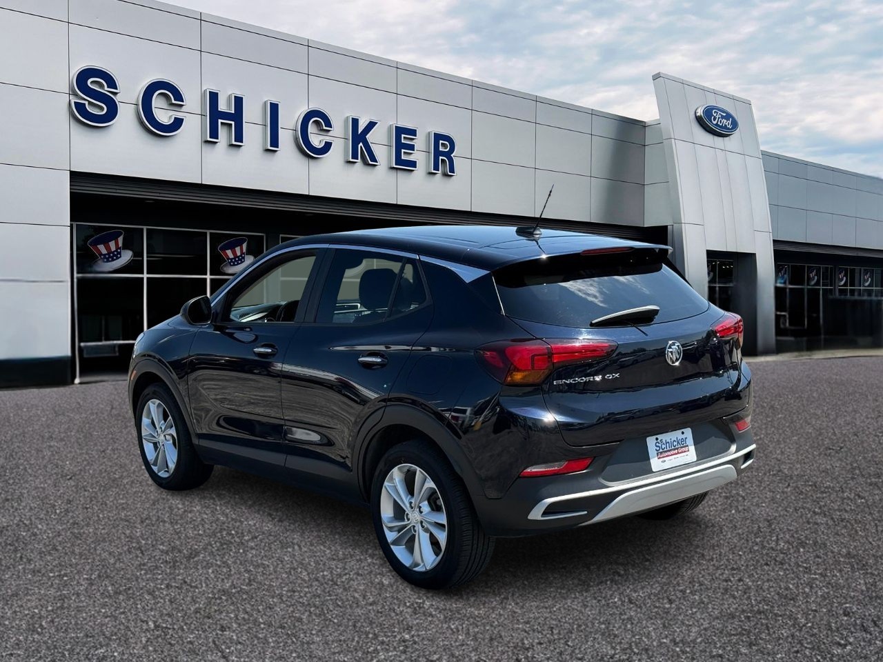 Buick Encore GX Vehicle Full-screen Gallery Image 03