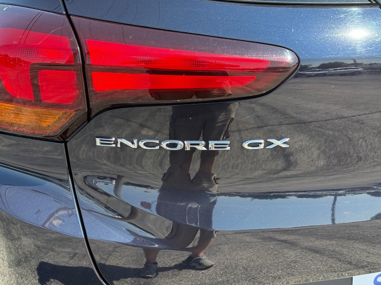 Buick Encore GX Vehicle Full-screen Gallery Image 07