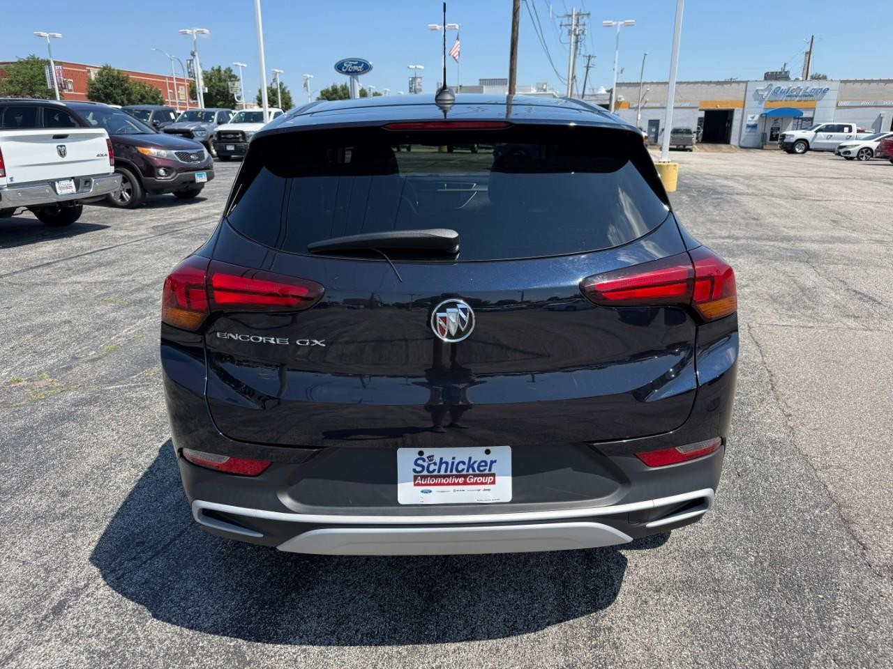 Buick Encore GX Vehicle Full-screen Gallery Image 09