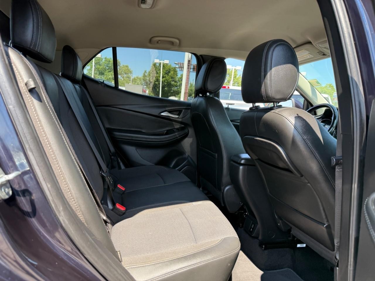 Buick Encore GX Vehicle Full-screen Gallery Image 11