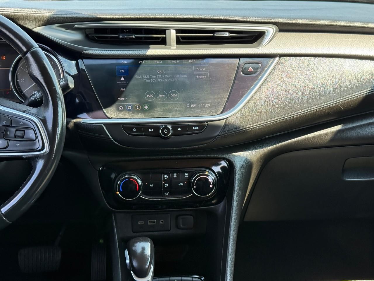 Buick Encore GX Vehicle Full-screen Gallery Image 15