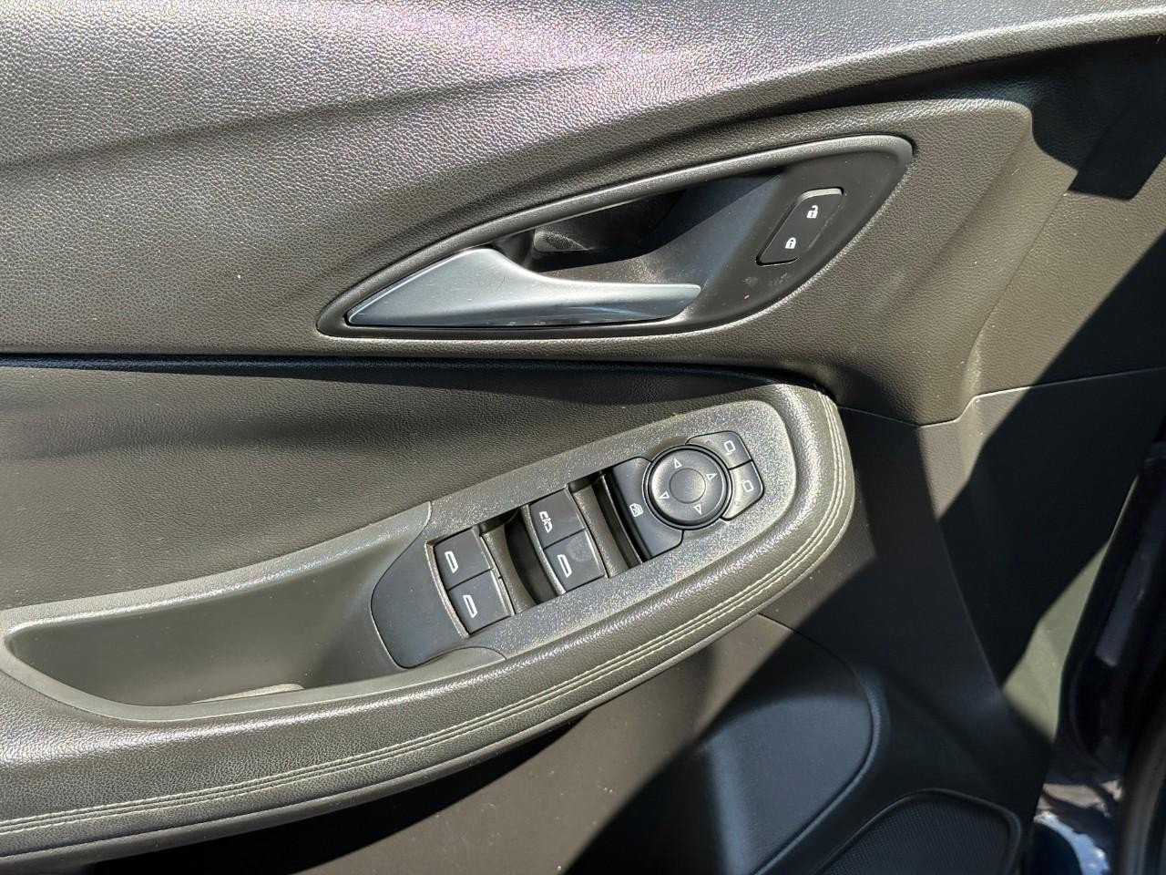Buick Encore GX Vehicle Full-screen Gallery Image 17