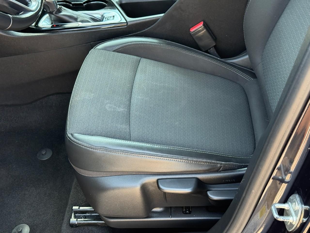 Buick Encore GX Vehicle Full-screen Gallery Image 18