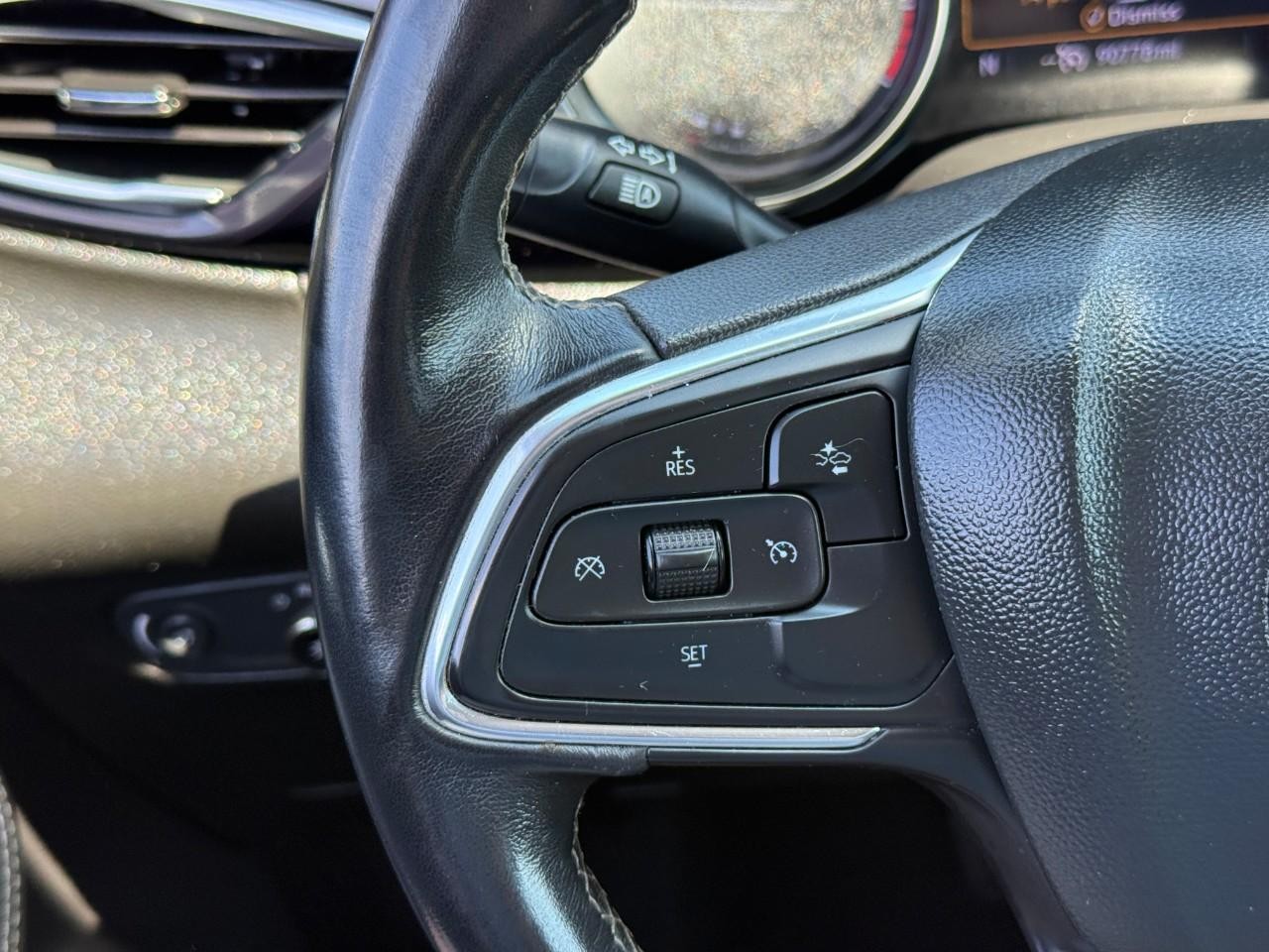 Buick Encore GX Vehicle Full-screen Gallery Image 19