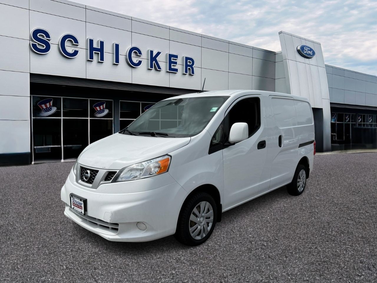 Nissan NV200 Compact Cargo Vehicle Full-screen Gallery Image 04