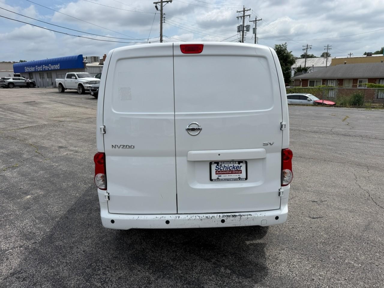 Nissan NV200 Compact Cargo Vehicle Full-screen Gallery Image 06