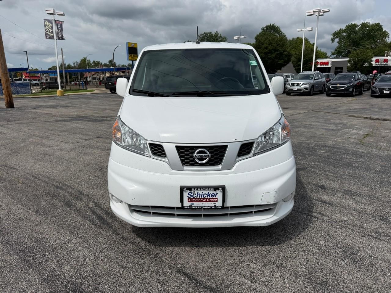 Nissan NV200 Compact Cargo Vehicle Full-screen Gallery Image 07