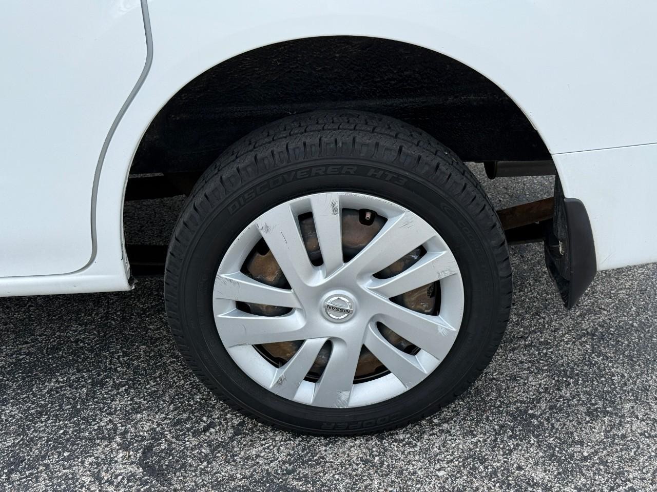 Nissan NV200 Compact Cargo Vehicle Full-screen Gallery Image 09