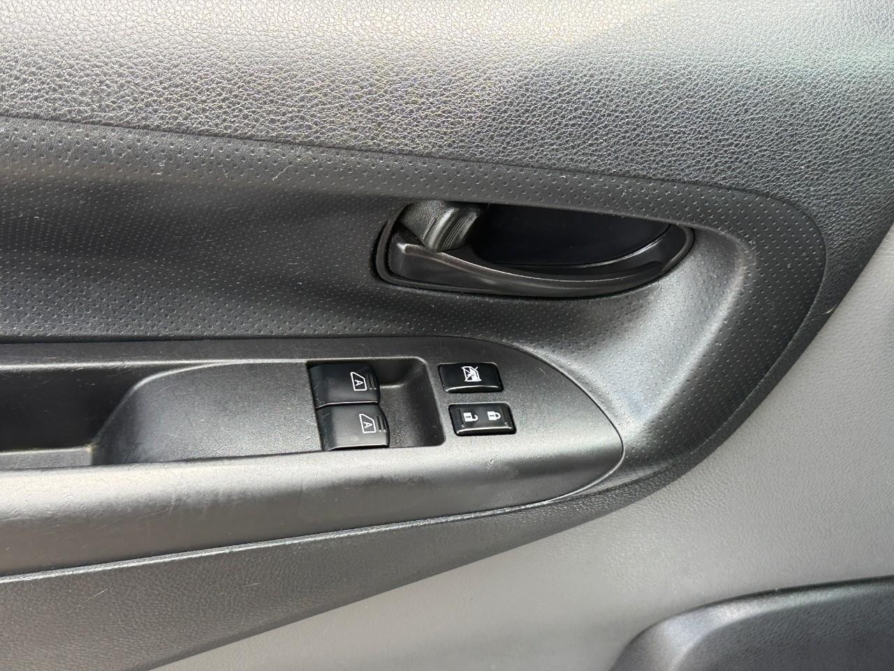 Nissan NV200 Compact Cargo Vehicle Full-screen Gallery Image 12
