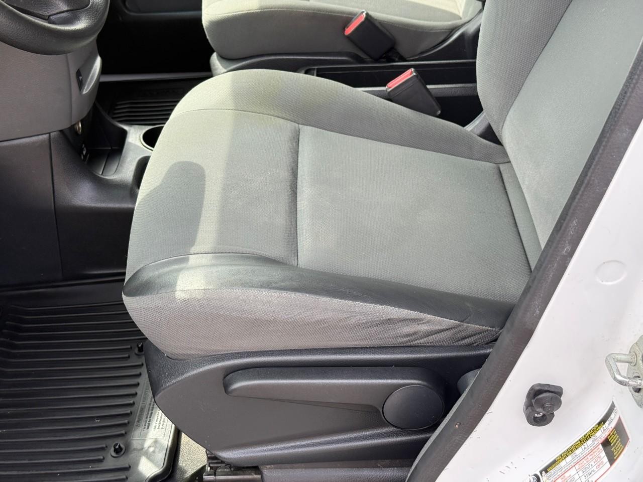 Nissan NV200 Compact Cargo Vehicle Full-screen Gallery Image 13