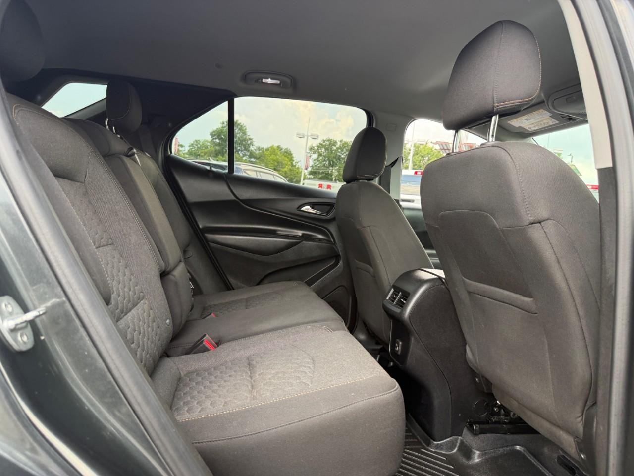 Chevrolet Equinox Vehicle Full-screen Gallery Image 10
