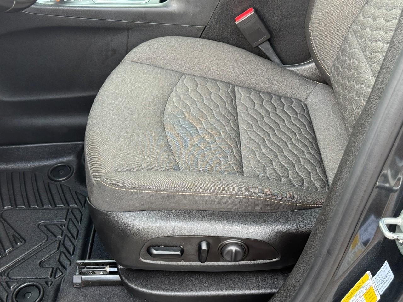 Chevrolet Equinox Vehicle Full-screen Gallery Image 16