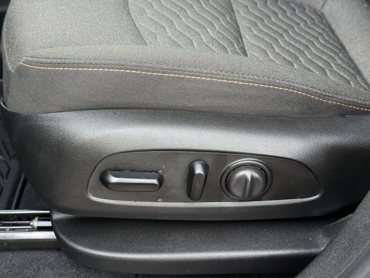 Chevrolet Equinox Vehicle Full-screen Gallery Image 17