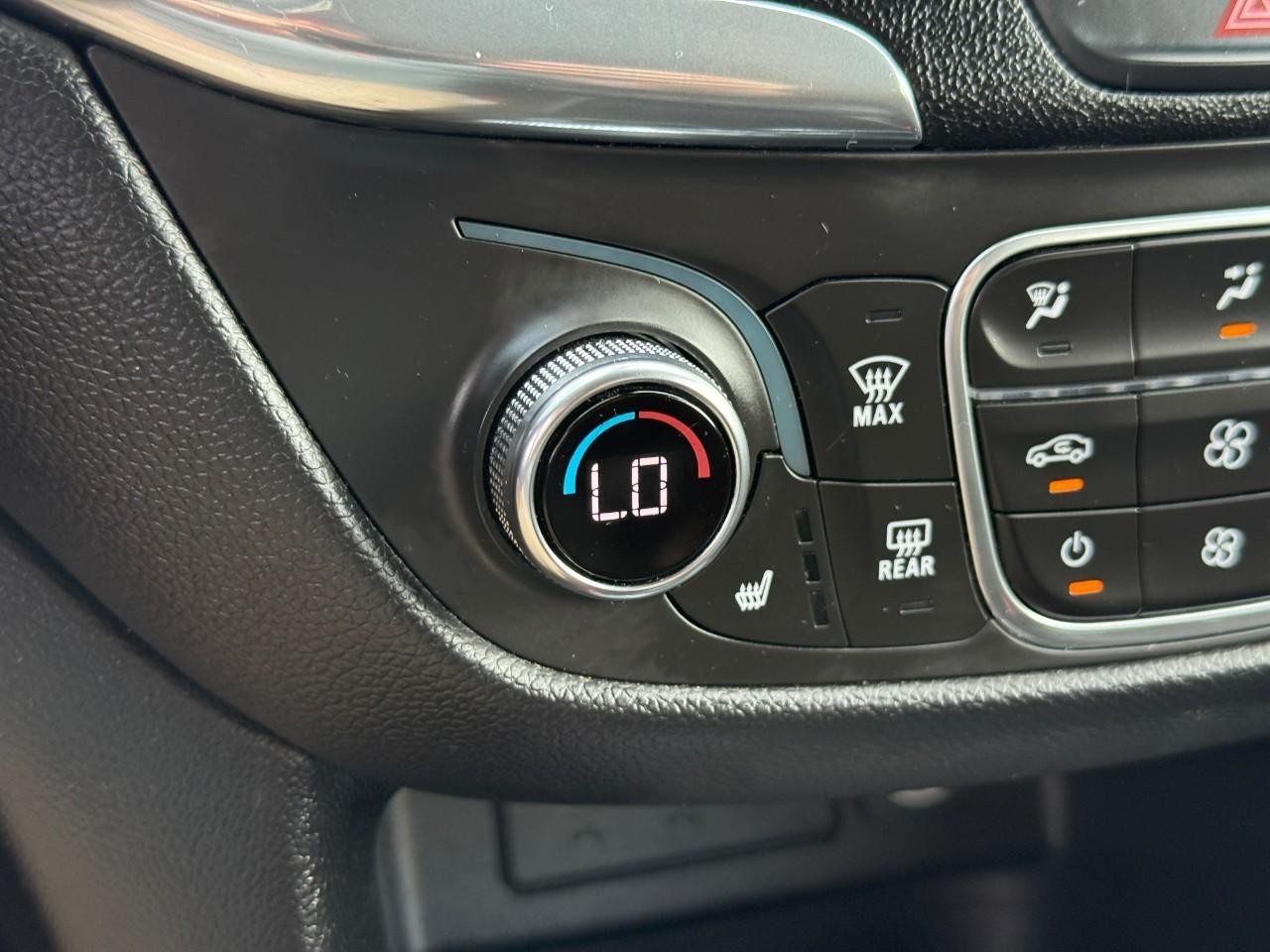 Chevrolet Equinox Vehicle Full-screen Gallery Image 21