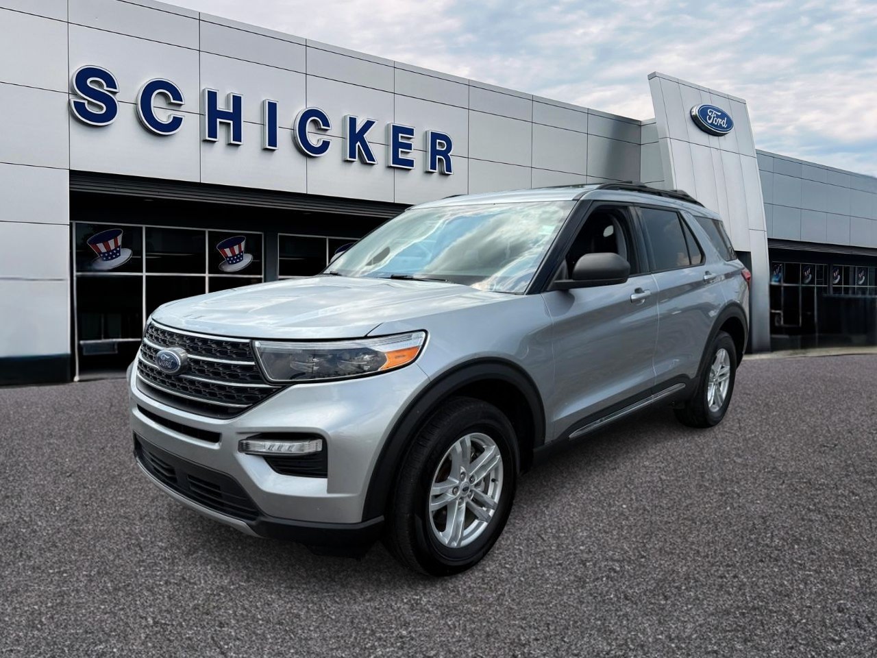 Ford Explorer Vehicle Full-screen Gallery Image 04