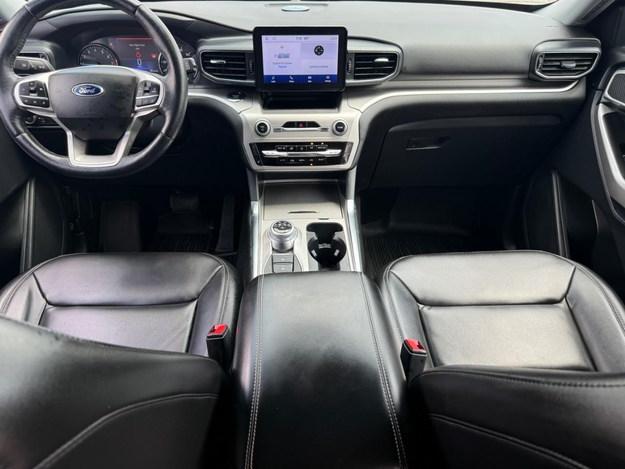Ford Explorer Vehicle Full-screen Gallery Image 12
