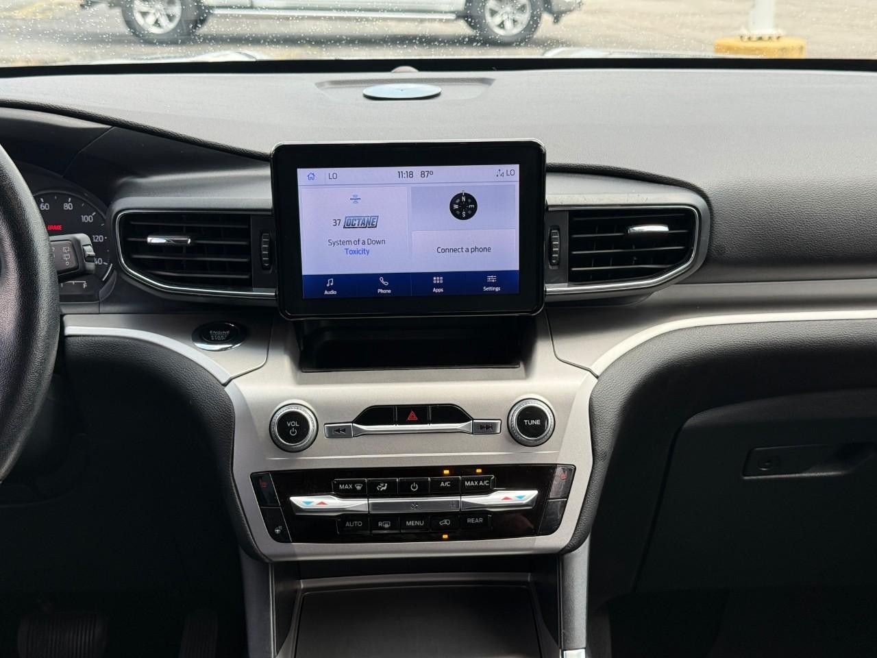 Ford Explorer Vehicle Full-screen Gallery Image 14
