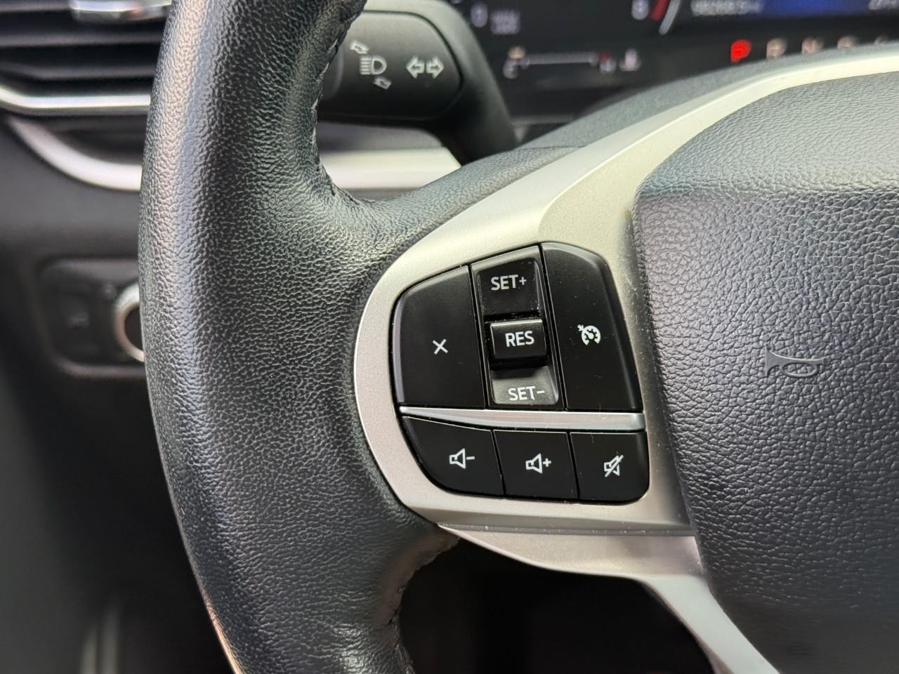 Ford Explorer Vehicle Full-screen Gallery Image 20