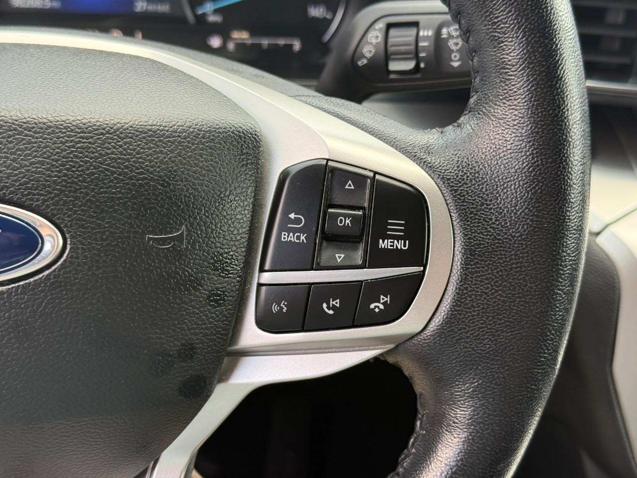 Ford Explorer Vehicle Full-screen Gallery Image 21
